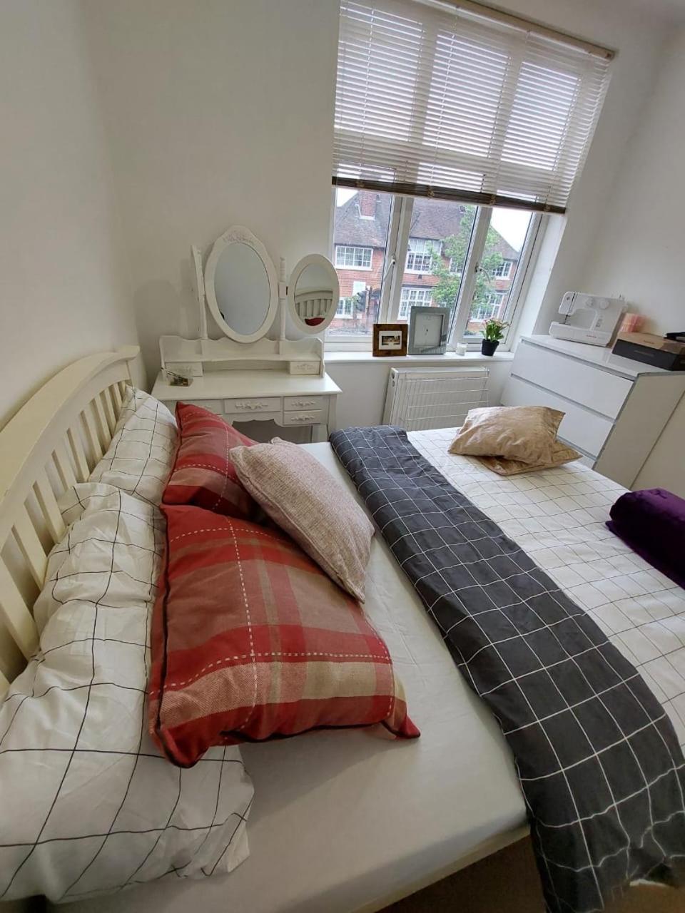 London Luxe Rooms Surbiton Exterior foto